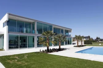 project-luxuxry-lakeside-home-feature